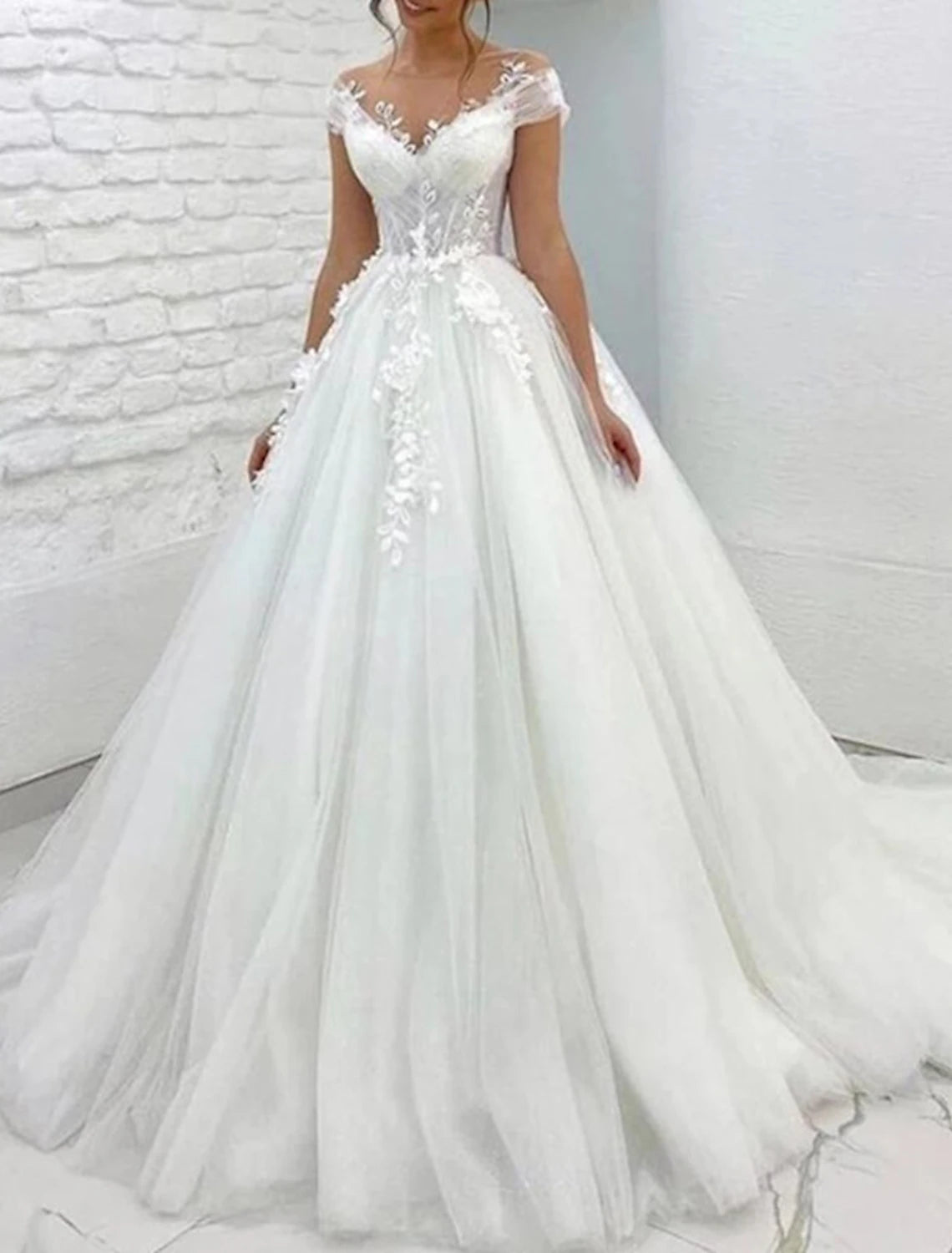 Buyishang Formal Wedding Dresses Ball Gown V Neck Cap Sleeve Chapel Train Lace Bridal Gowns With Appliques